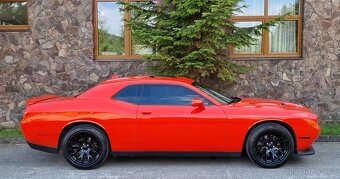 Prodám Dodge Challenger 3.6 V6 Go mango - 4