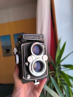 Klasický dvouoký fotoaparát na film Yashica D - 4