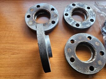 Podložky pod kola 5x108, šířka 15mm, vč. šroubů - 4