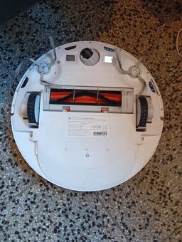 Prodám robotický vysavač Mi Robot Vacuum-Mop Essential - 4
