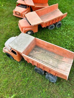 Tatra 148 tři kusy - 4