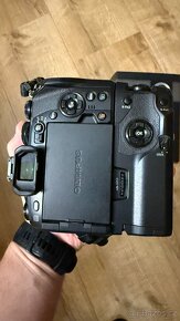 Olympus E-M1 II + HLD-9 + Voigtländer 25mm f/0,95 Nokton - 4