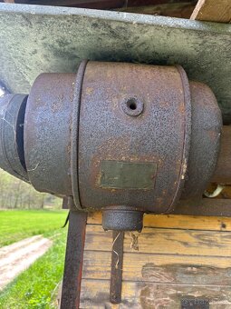 Historická mlátička s elektromotorem Škoda – nálezový stav - 4