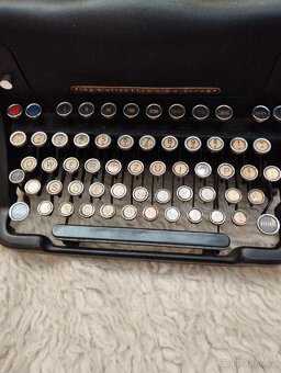 Psací stroj Olivetti - 4