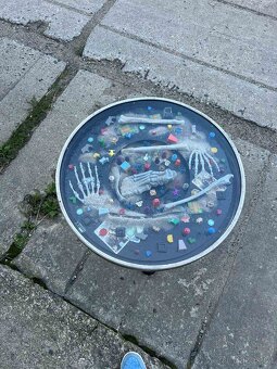 Červené židle a kulatý stoly - 4