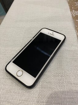 Apple iPhone SE (2016) - 4