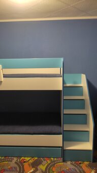 Patrová postel se schůdky, 3 lůžka - 4