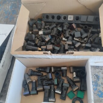 Různý Elektromateriál - 4