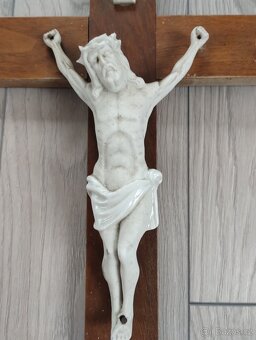 Starožitný velký kříž s porcelánovým Ježíšem - 4