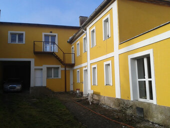 RD s prodejnou potravin v centru obce - 4