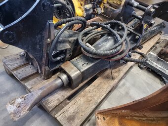 Hydraulické kladivo JCB 266Q TOP stav - stroje 3,5 - 6t - 4