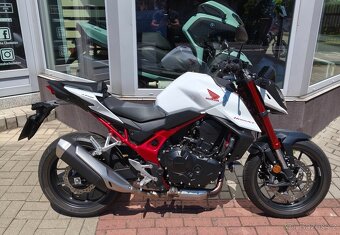 Honda CB750 Hornet - 4