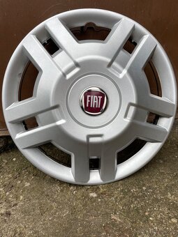 Fiat zimní pneu na ocel. ráfcích, originál poklice + šrouby - 4