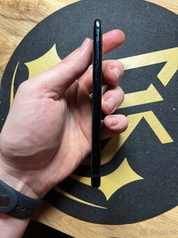 iPhone SE (2022) 64 GB Baterie 100% - 4