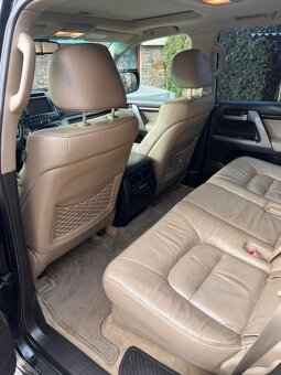 Toyota Land Cruiser - 4