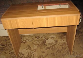 starší šicí průmyslový stroj dvoujehla - 4