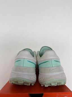 Nike INFINITY PRO 2 boty bez spiků 43 - 4