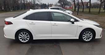 Toyota Corolla 1.8 Hybrid Sedan Comfort - 4