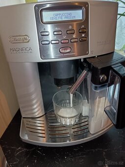 Prodám kávovar DeLonghi Magnifica Elegance Pronto Cappuccino - 4