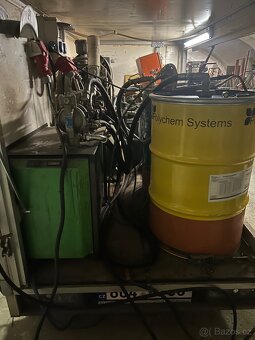 Stroj na střikané izolace PUR pěnu a polyureu. Gama 250h - 4