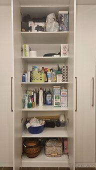 Bílá šatní a úložná skříň - 4