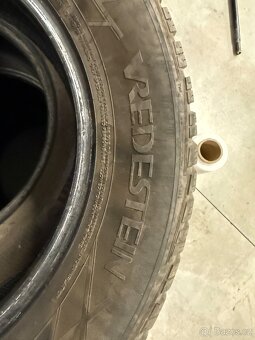 prodám zimní 205/60/16 Vredestein - 4