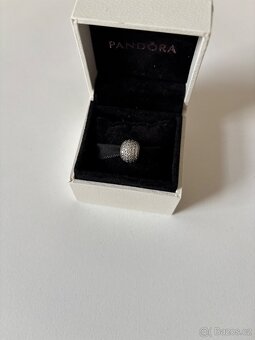 Pandora - přívěšek třpytivé pavé - 4