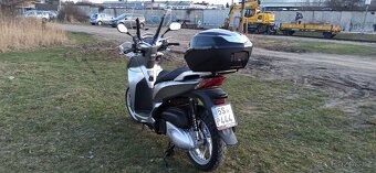 Honda SH300 - 4