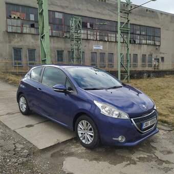 Peugeot 208 1.2 benzín 60kw, poctivých 136tkm, klima - 4