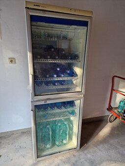 lednice prosklená, dvoudveřová, cena 6500,-Kč - 4