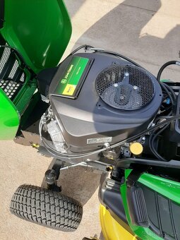 Zahradní traktůrek John Deere - 4