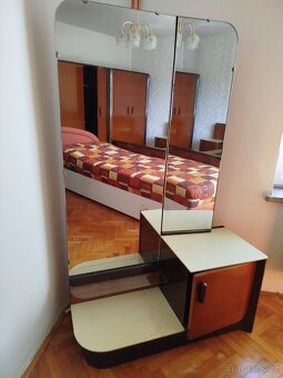 Retro ložnice postel skříně stolky zrcadlo sestava - 4