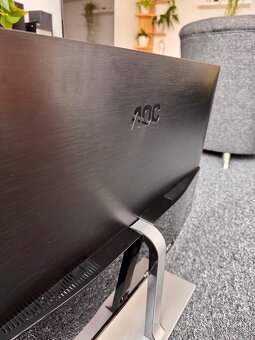 AOC 32” 1440p monitor - 4