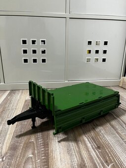 BRUDER Traktor John Deer s nakladačem a přívěsem - 4