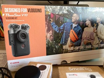 Canon PowerShot V10 - 4