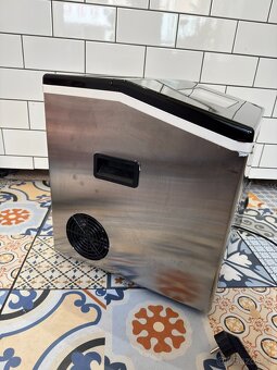 Výrobník ledu Klarstein IceFestival Cube - 4