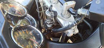 Suzuki V Strom DL 1000 - 4