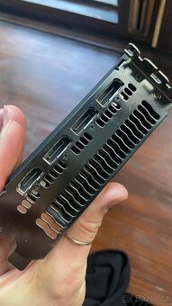 Radeon RX Vega 64 - 4
