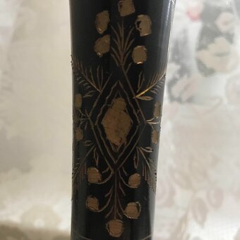 Černé tepané karafy, váza a vintage - 4