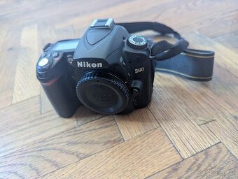 Nikon D90 + 2 objektivy + příslušenství - 4