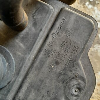 Š. Superb II, nád. s aktivním uhlím, 1K0 201 801 E - 4