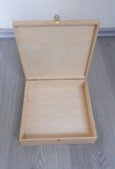 Originální dřevěná reklamní krabice, k tomu další plechové - 4