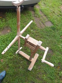 Starožitný navíjecí stroj na přízi - 4