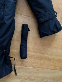 Dámský černý zimní kabát s kapucí - 4