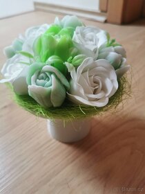 Mýdlová vonná dekorace bílo zelená v keramice - 4