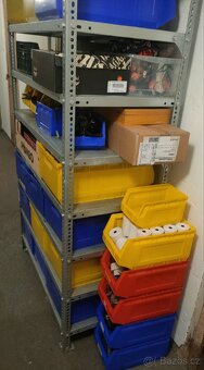 Šroubovaný regál na plastové boxy a cokoliv - 4