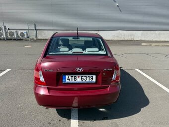 HYUNDAI ACCENT 1,4 16V 71kW - 1.maj - Klima - pouze 21000km - 4