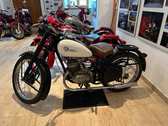 Jawa 250 " pérák " Fr. Janeček + 2 x ČZ 150 C - 4