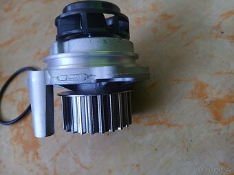nova vodni pumpa cerpadlo koncern 1.9 tdi - 4