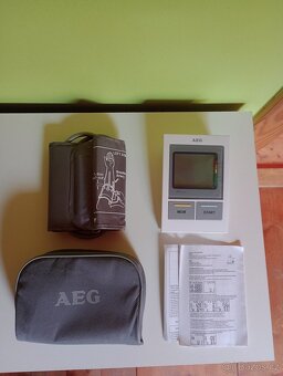 Tlakoměr AEG BMG 5612 pažní - 4